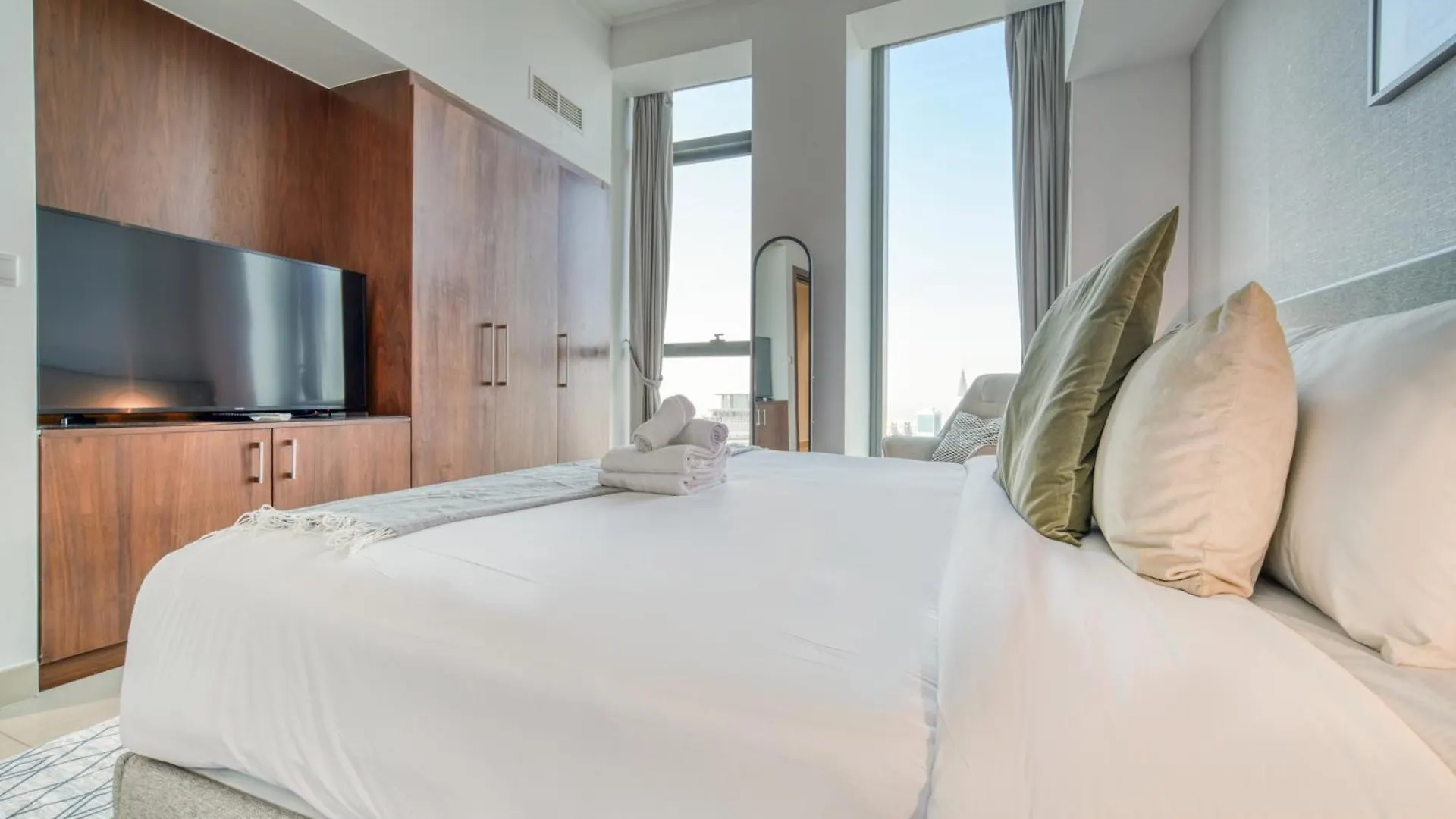 Burj Vista, Downtown Dubai - Burj Khalifa View - Mint Stay