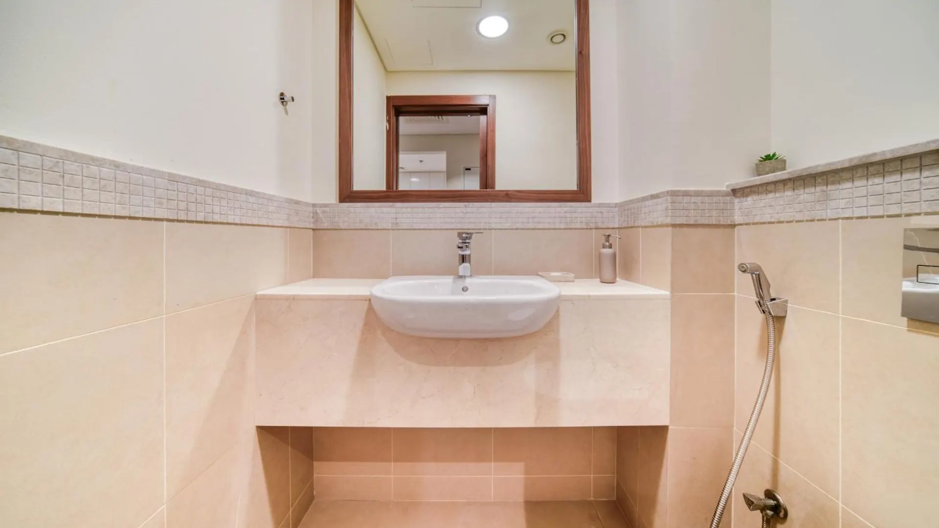 Burj Vista, Downtown Dubai - Burj Khalifa View - Mint Stay Apartment