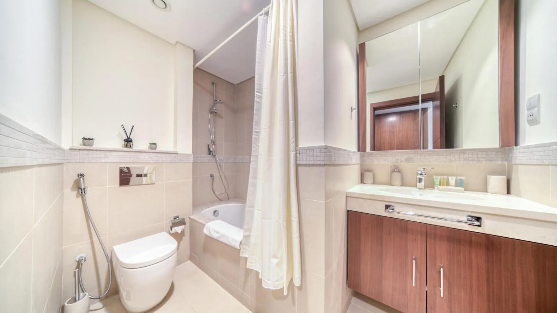 Burj Vista, Downtown Dubai - Burj Khalifa View - Mint Stay 0*,  United Arab Emirates