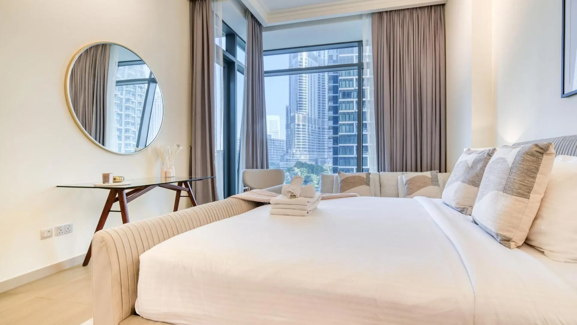 Apartment Burj Vista, Downtown Dubai - Burj Khalifa View - Mint Stay