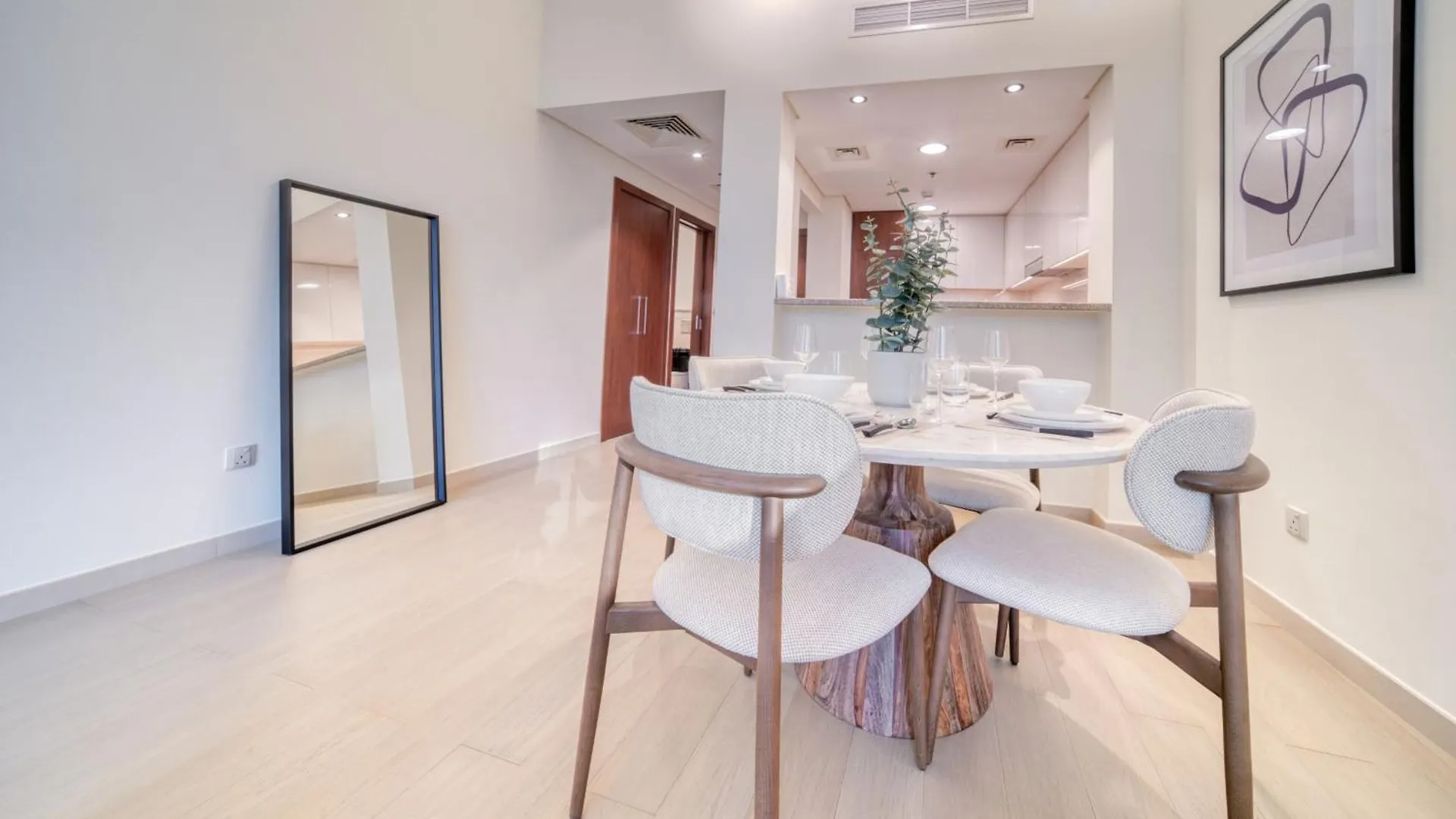 Burj Vista, Downtown Dubai - Burj Khalifa View - Mint Stay Apartment