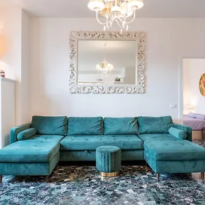https://amazing-top-floor.it-lombardy.com