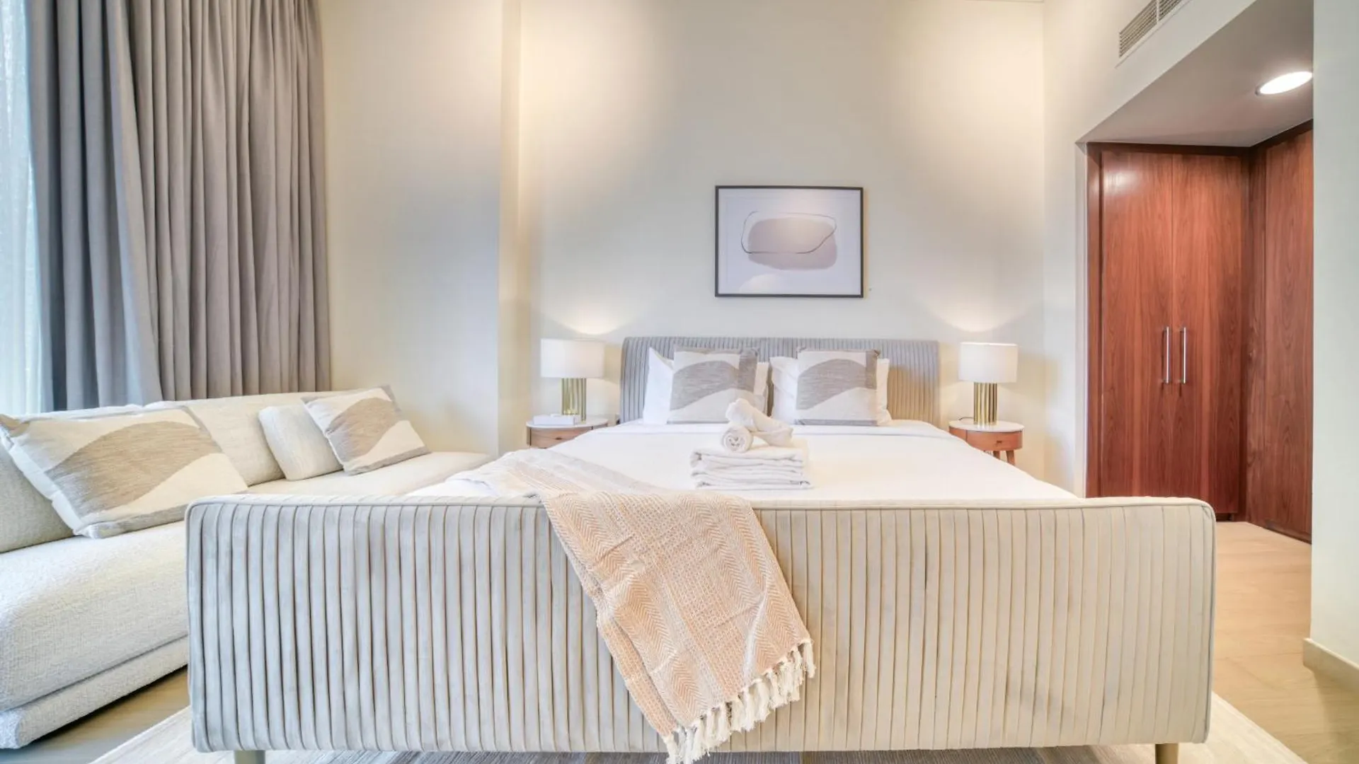 Burj Vista, Downtown Dubai - Burj Khalifa View - Mint Stay